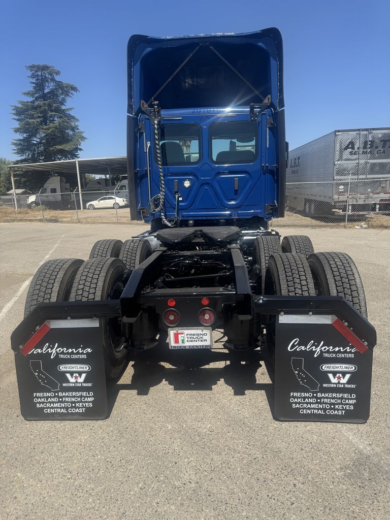 2020 Freightliner Cascadia in Stockton, CA — photo 4