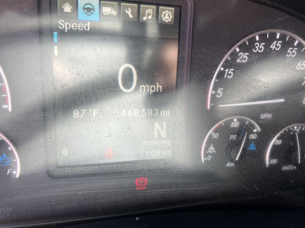 2022 Freightliner Cascadia in Sacramento, CA — photo 5