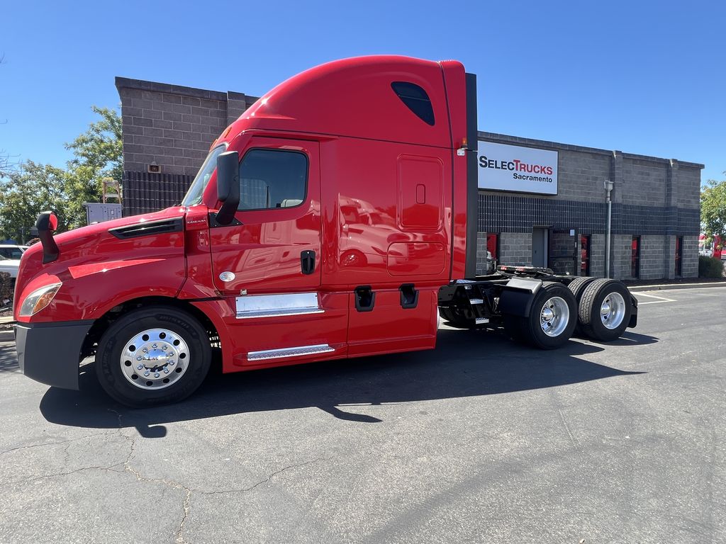 2022 Freightliner Cascadia in Sacramento, CA