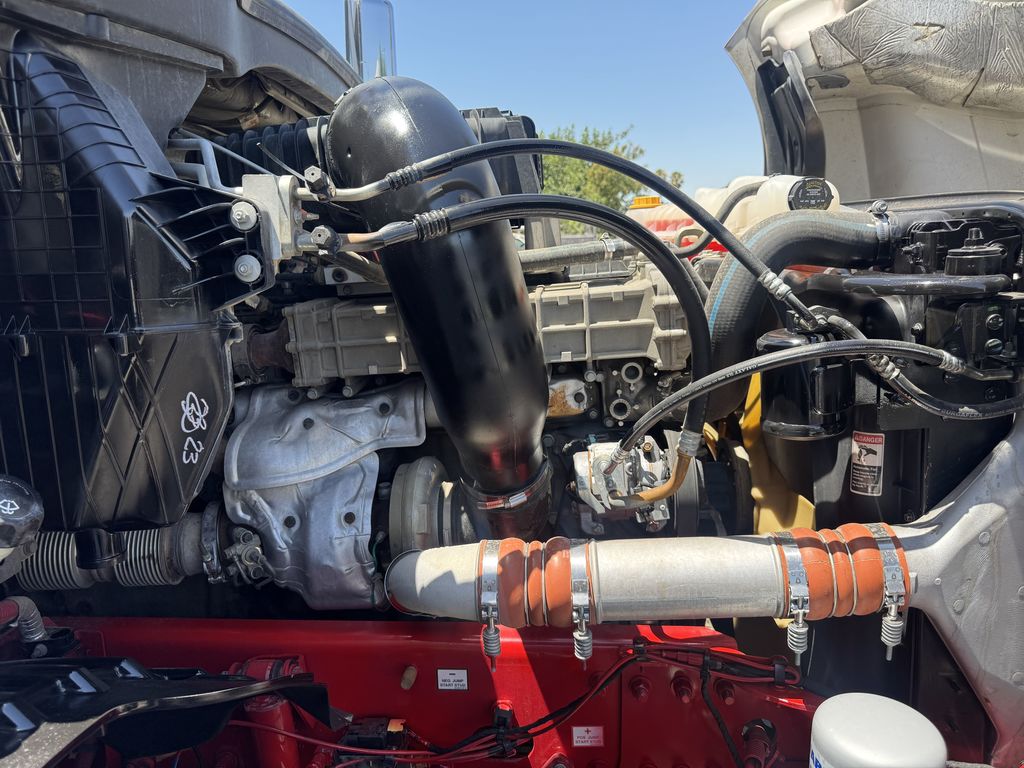 2019 Freightliner Cascadia — photo 6