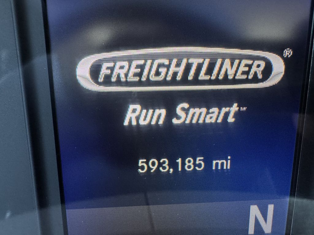2019 Freightliner Cascadia — photo 8