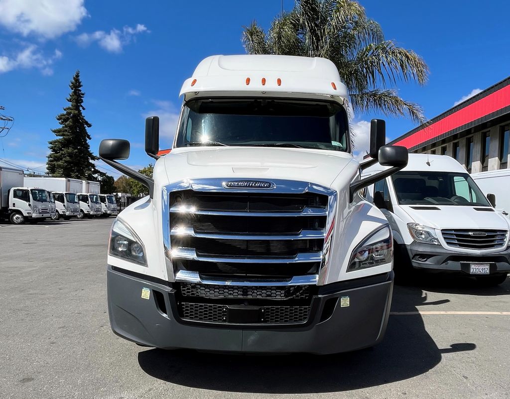 2020 Freightliner Cascadia — photo 4