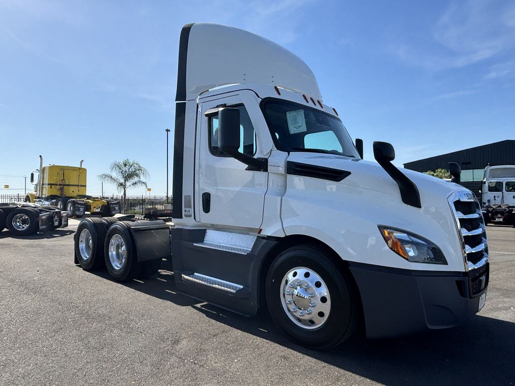 2021 Freightliner — photo 2