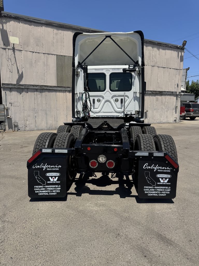 2021 Freightliner Cascadia — photo 4