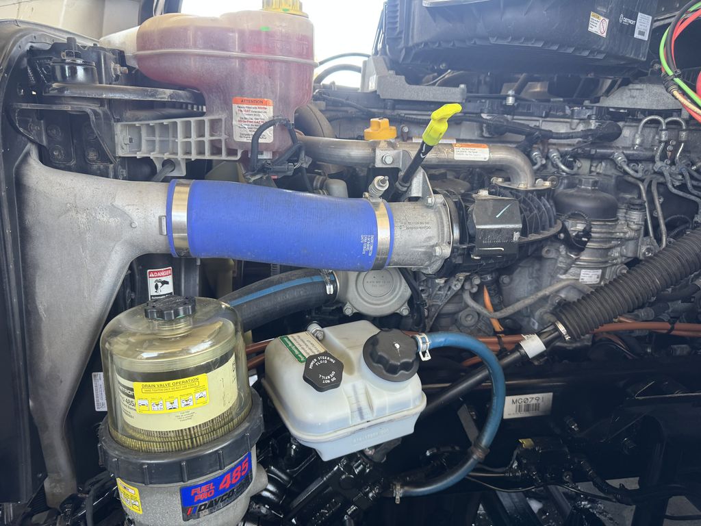 2021 Freightliner Cascadia — photo 6