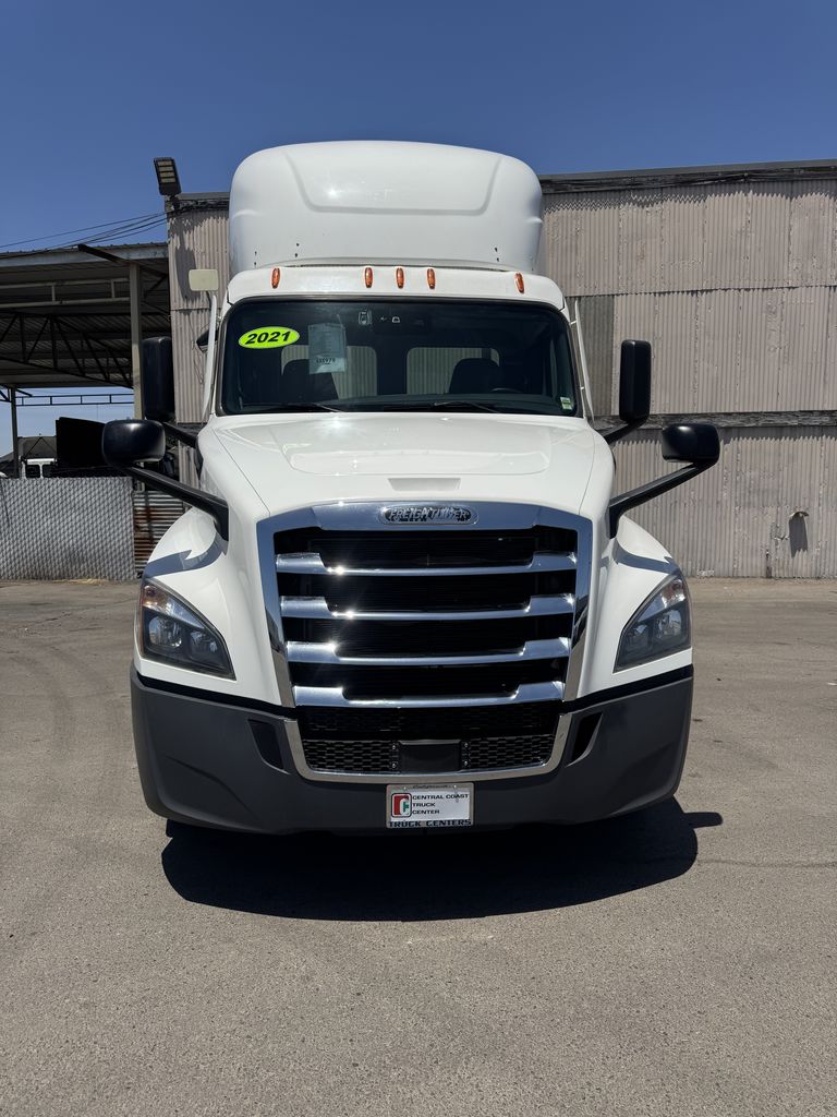 2021 Freightliner Cascadia — photo 3