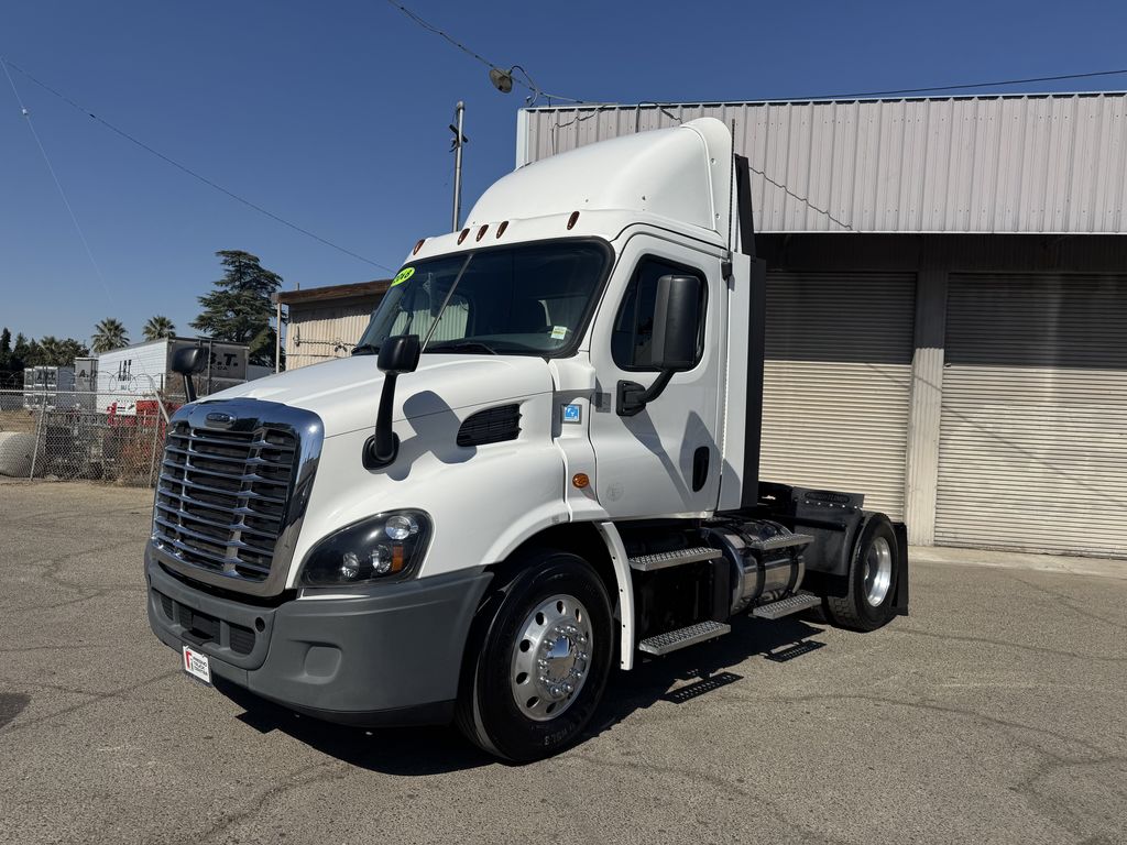 2018 Freightliner Cascadia in Stockton, CA — photo 2