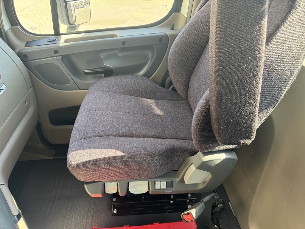 2018 Freightliner Cascadia in Stockton, CA — photo 5