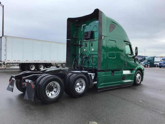 2022 Freightliner Cascadia 126" Sleeper Cab photo 2