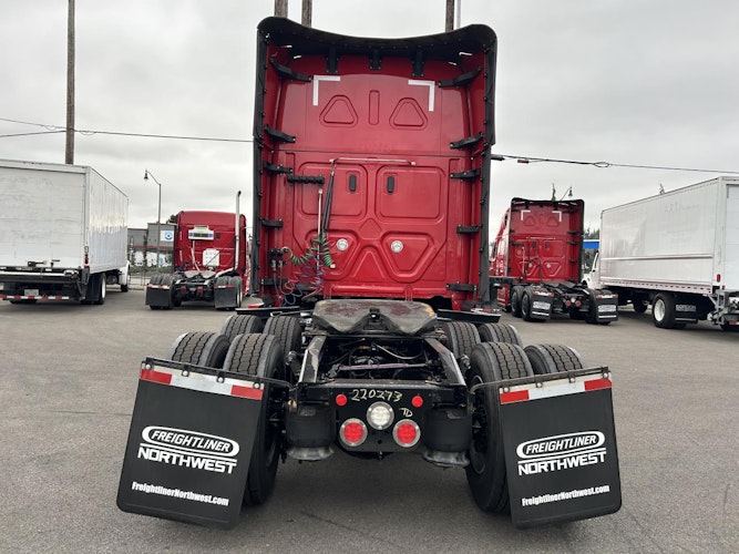 2022 Freightliner Cascadia 126" Sleeper Cab photo 3