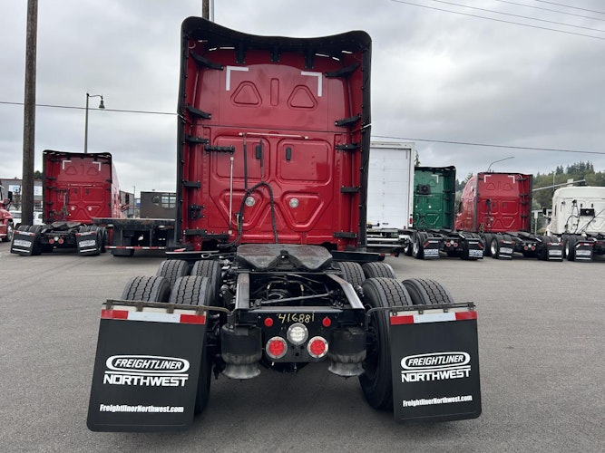 2022 Freightliner Cascadia 126" Sleeper Cab photo 4