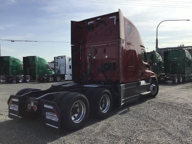 2018 Freightliner Cascadia 125" Sleeper Cab photo 2