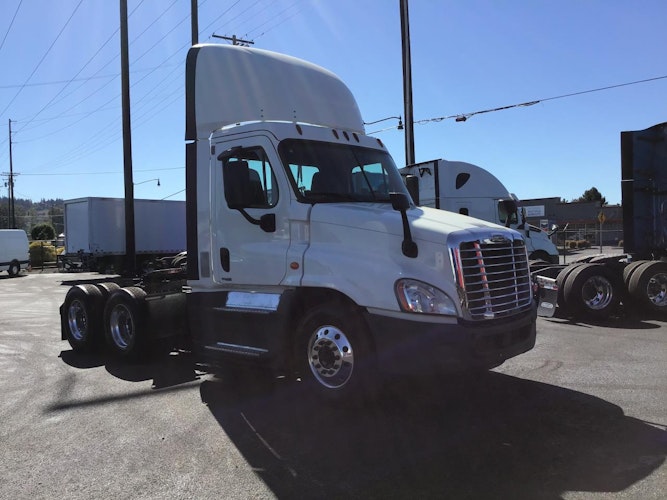 2018 Freightliner Cascadia 125" Sleeper Cab photo 3