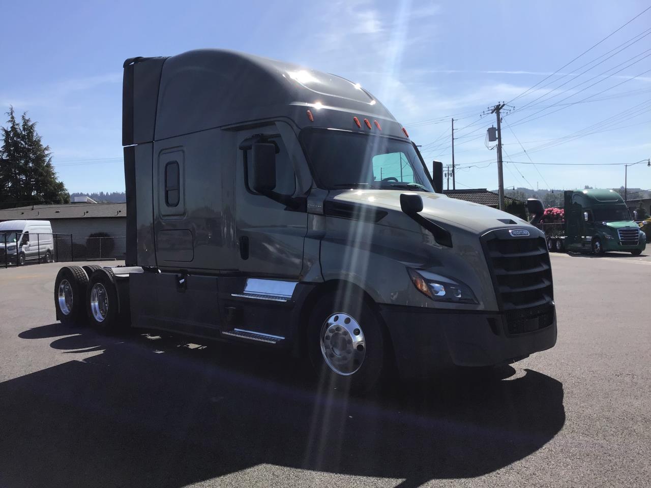 2025 Freightliner Cascadia — photo 3