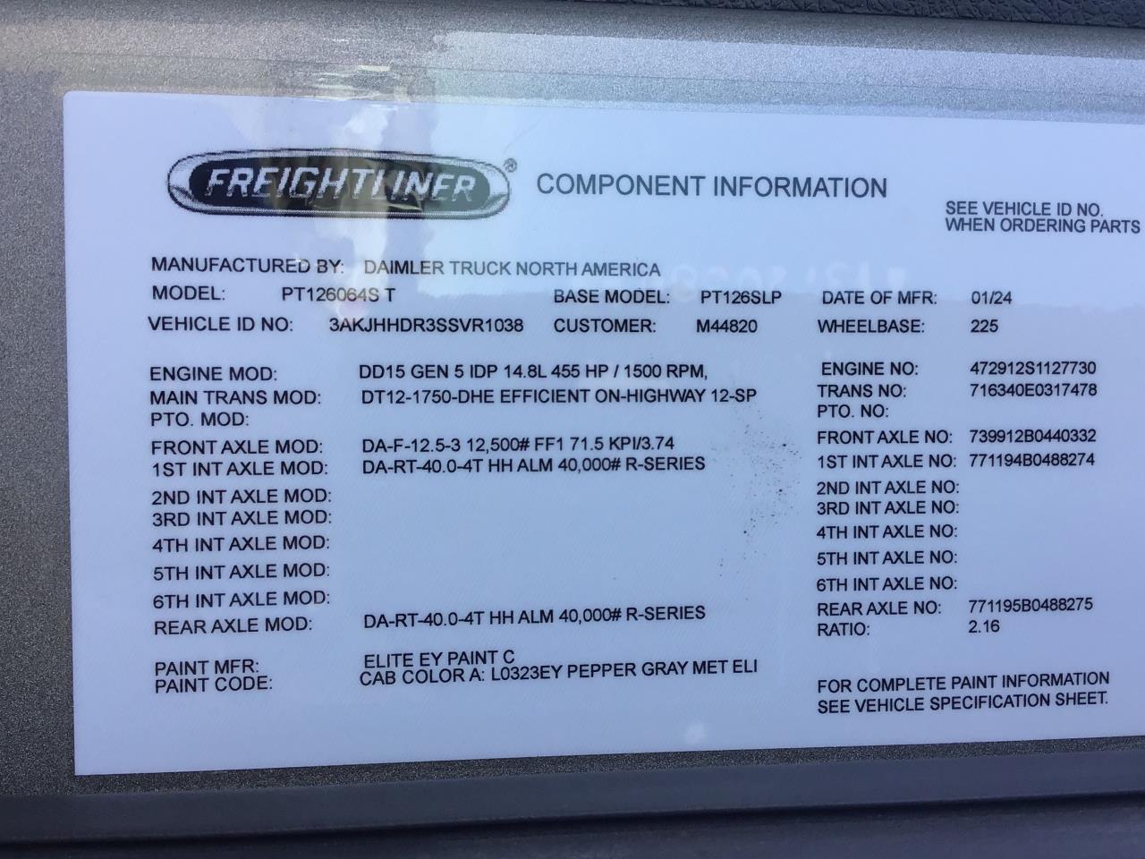 2025 Freightliner Cascadia — photo 5