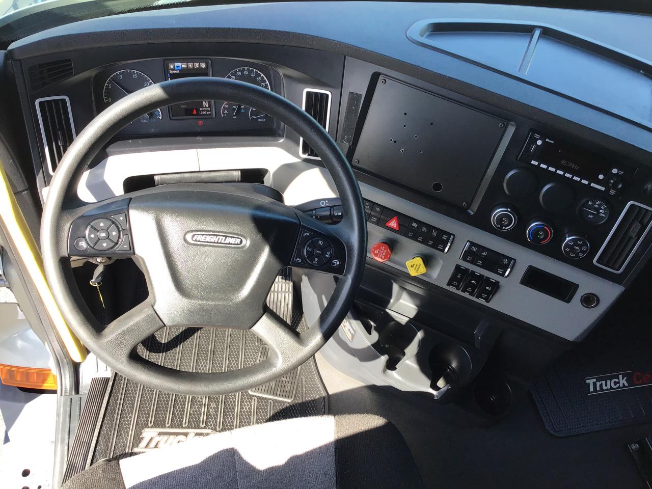2025 Freightliner Cascadia — photo 7