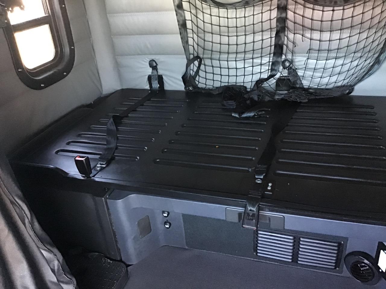 2025 Freightliner Cascadia — photo 8