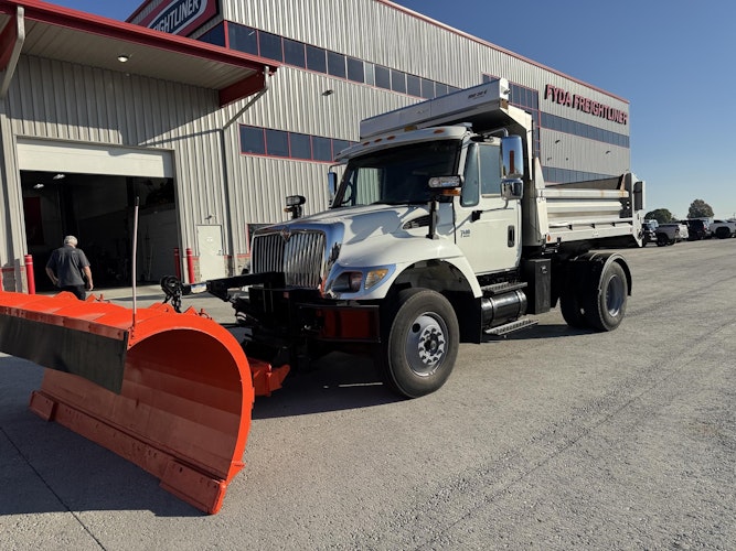 2007 International 7400 WorkStar 7400 photo 2