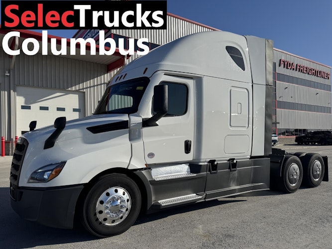 2023 Freightliner Cascadia 126" Sleeper Cab photo 2