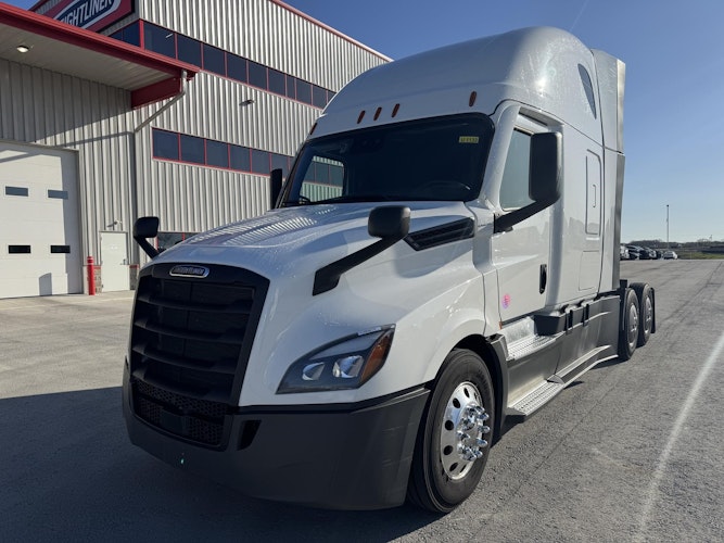 2023 Freightliner Cascadia 126" Sleeper Cab photo 3