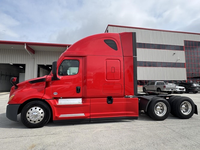 2021 Freightliner Cascadia 126" Sleeper Cab photo 4