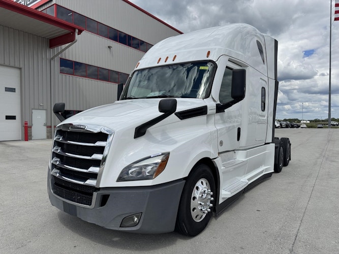 2022 Freightliner Cascadia 126" Sleeper Cab photo 3