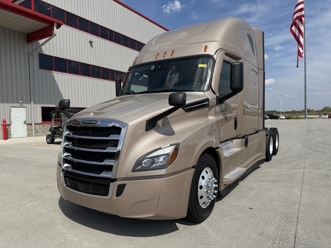 2022 Freightliner Cascadia 126" Sleeper Cab photo 2