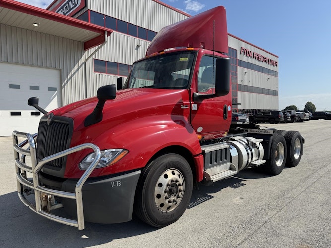 2018 International LT625 LT photo 2