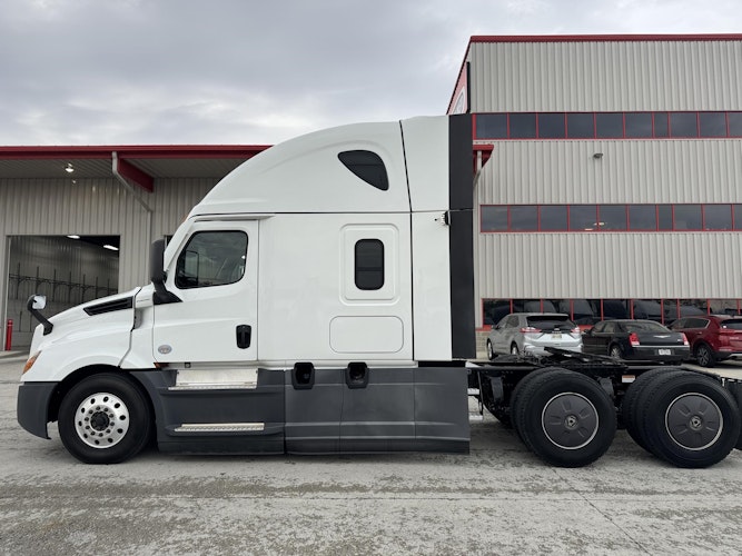 2021 Freightliner Cascadia 126" Sleeper Cab photo 4