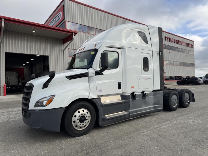 2021 Freightliner Cascadia 126" Sleeper Cab photo 2
