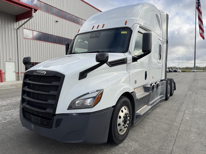 2021 Freightliner Cascadia 126" Sleeper Cab photo 3