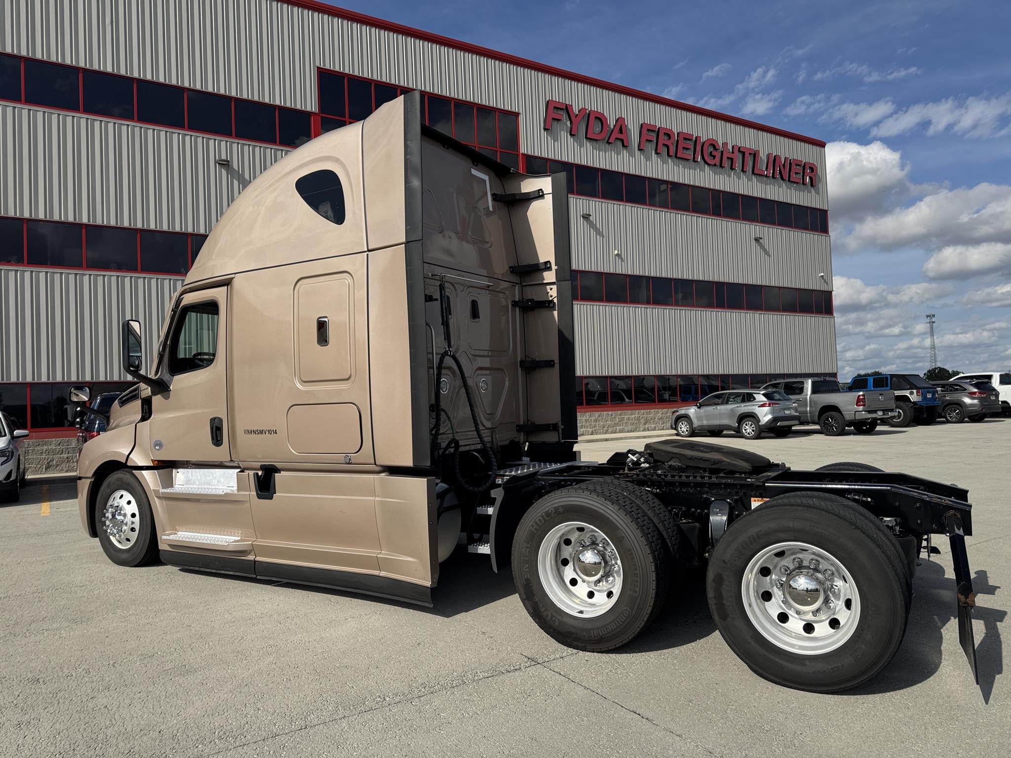2022 Freightliner Cascadia in Columbus, OH — photo 3