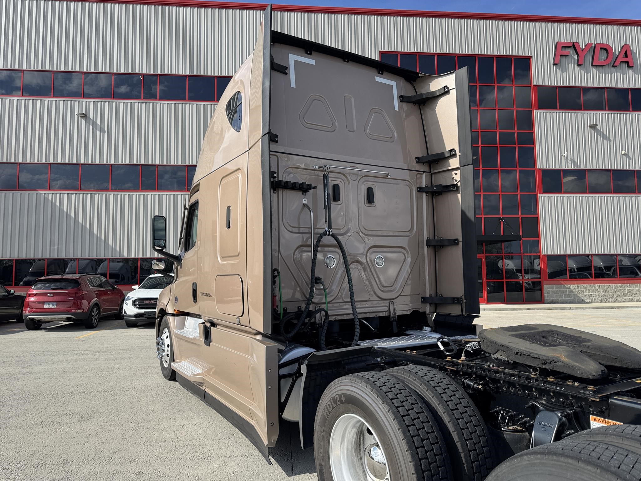 2022 Freightliner Cascadia in Columbus, OH — photo 4