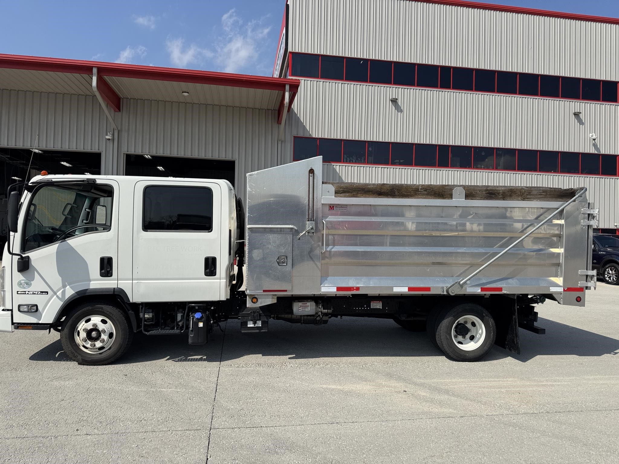 2022 Isuzu NPR — photo 3