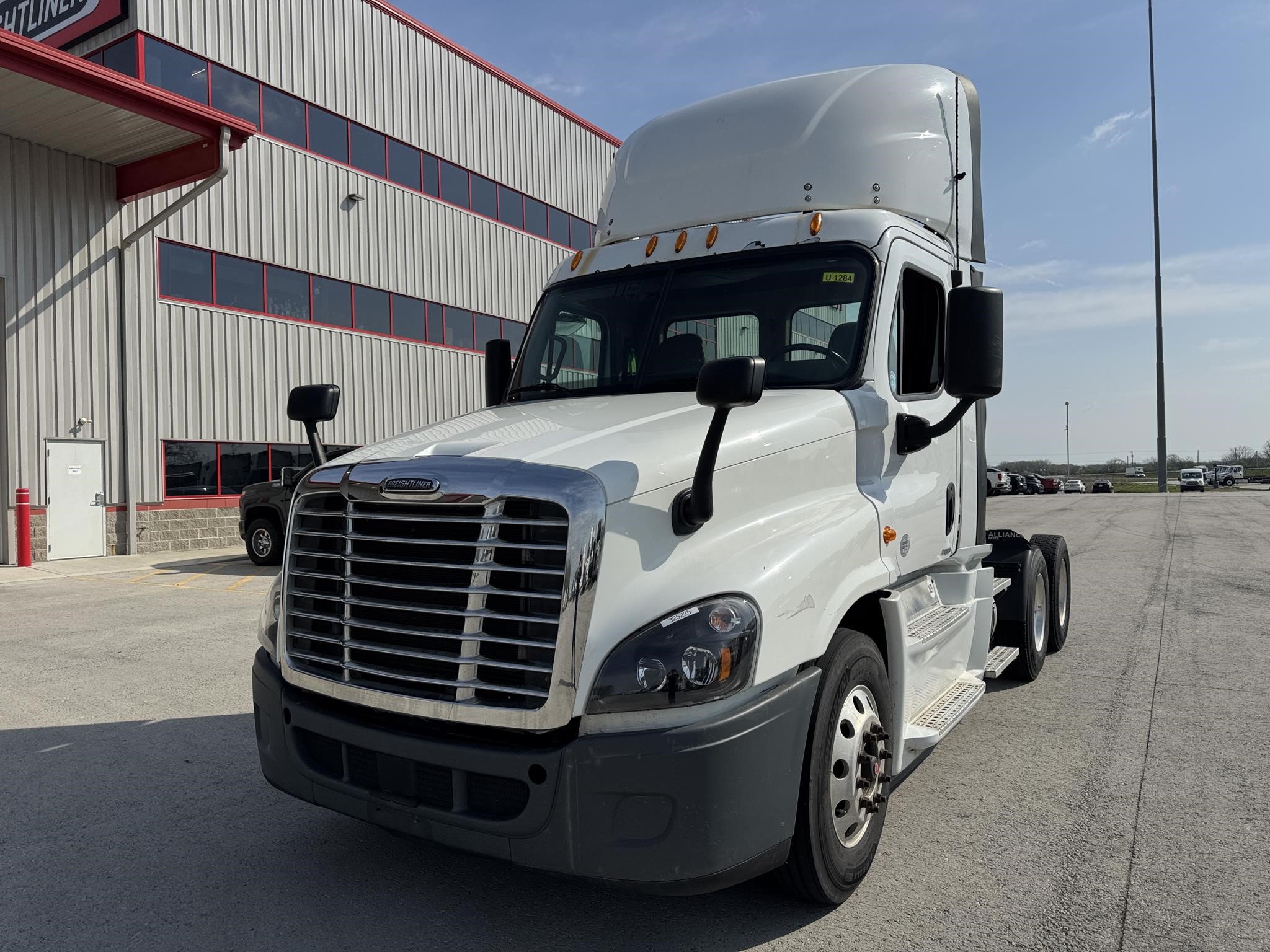 2016 Freightliner Cascadia — photo 2