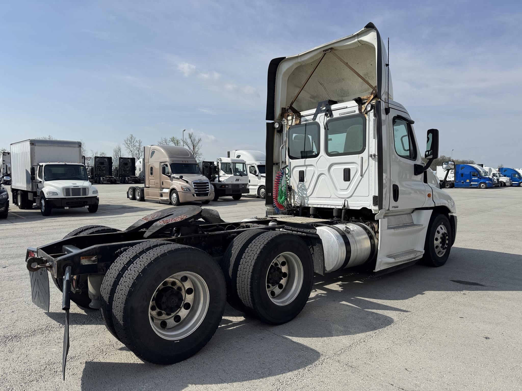 2016 Freightliner Cascadia — photo 6