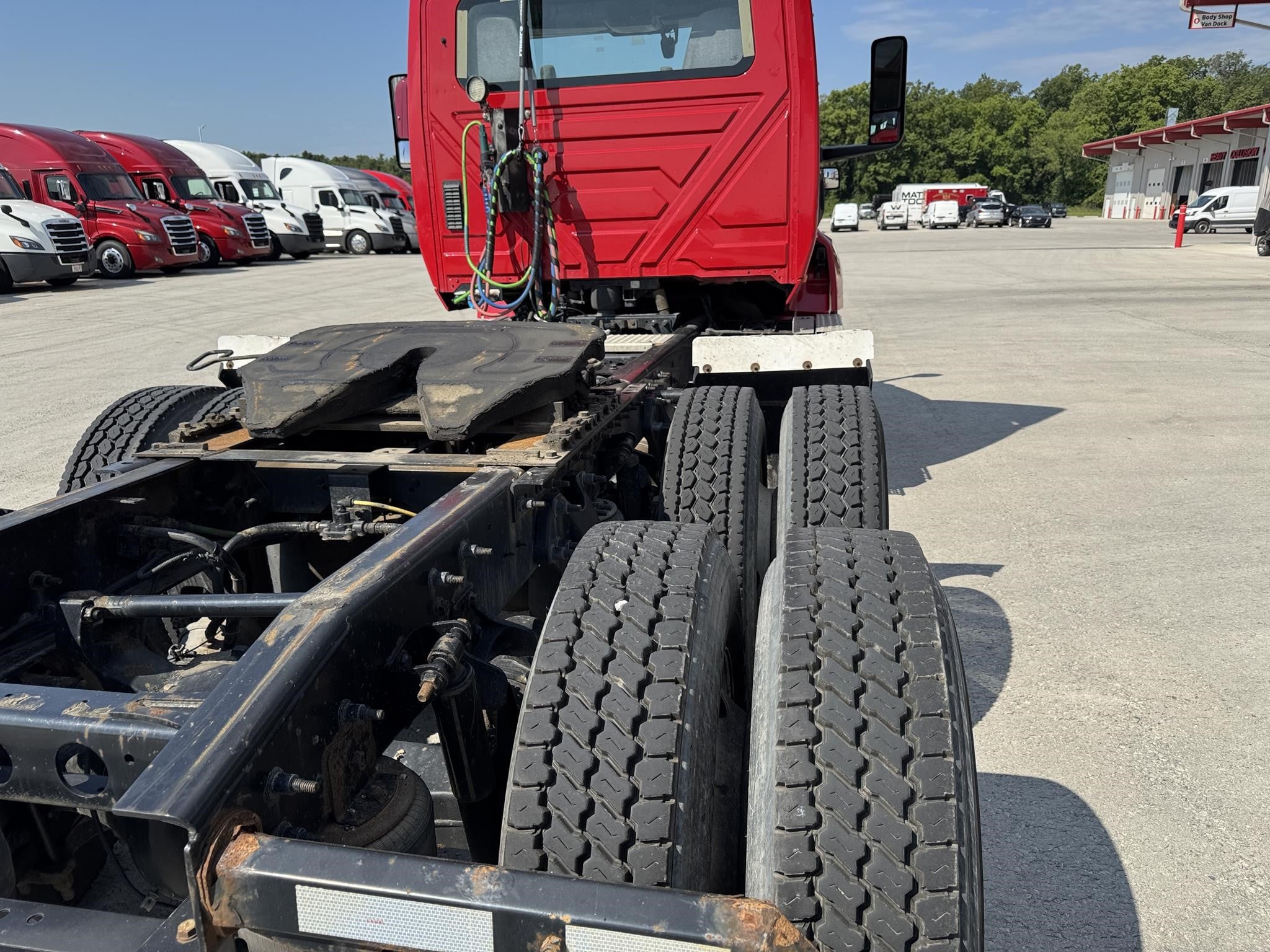 2018 International LT in Columbus, OH — photo 7