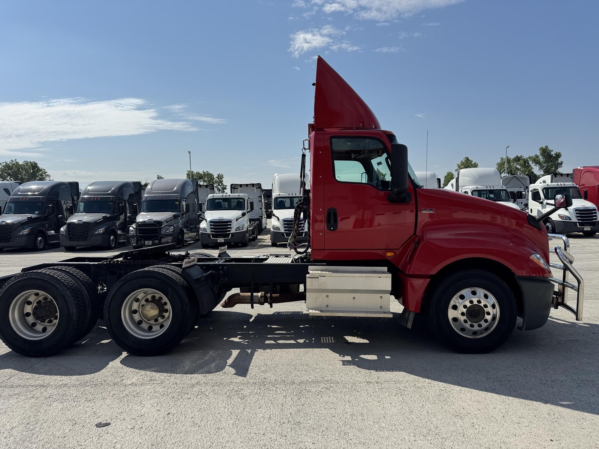 2018 International LT in Columbus, OH — photo 8