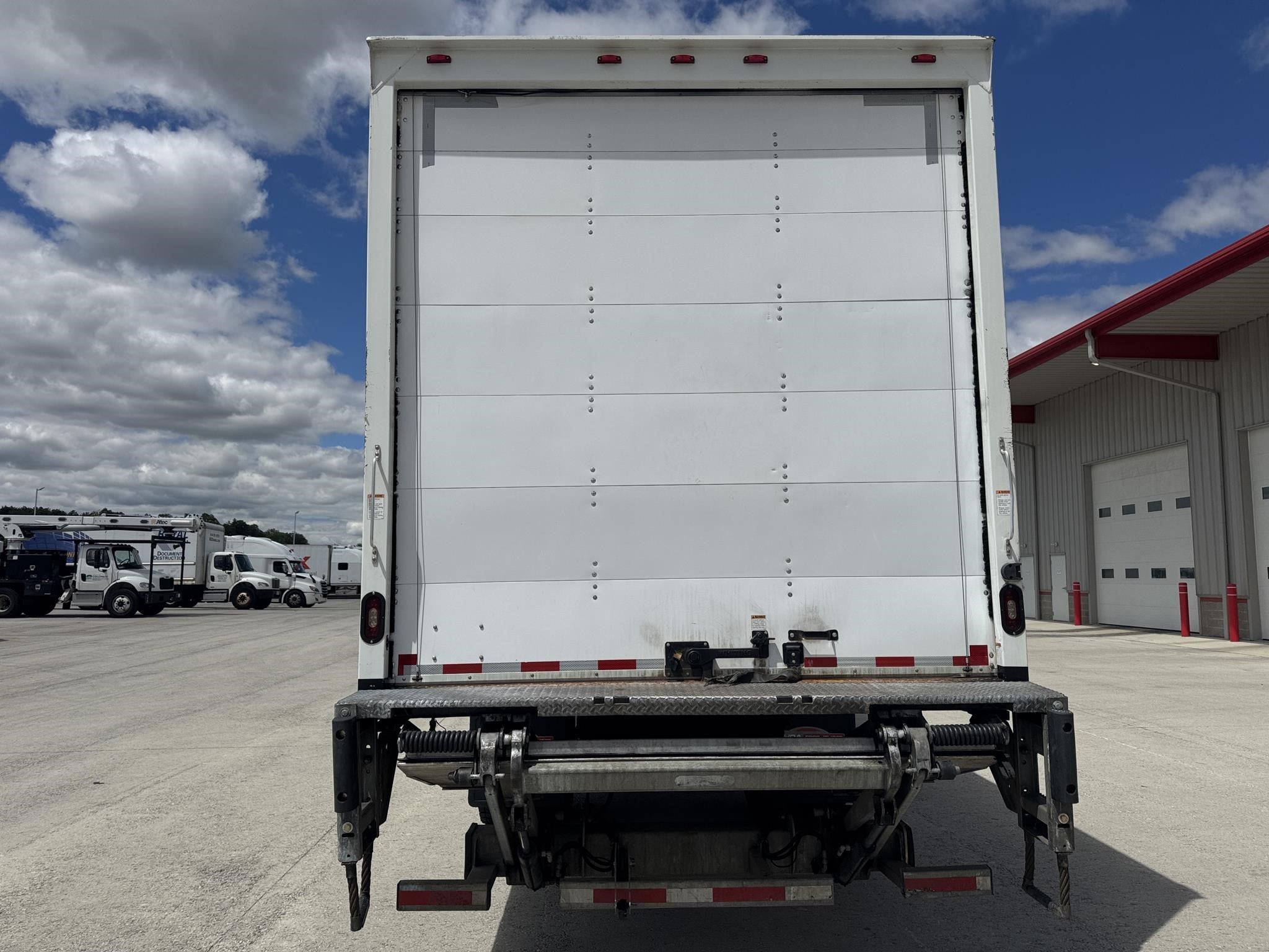 2019 Freightliner eM2 — photo 6