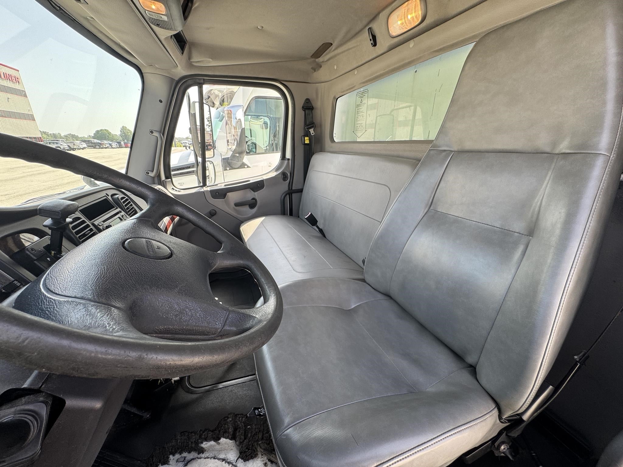2012 Freightliner eM2 — photo 4
