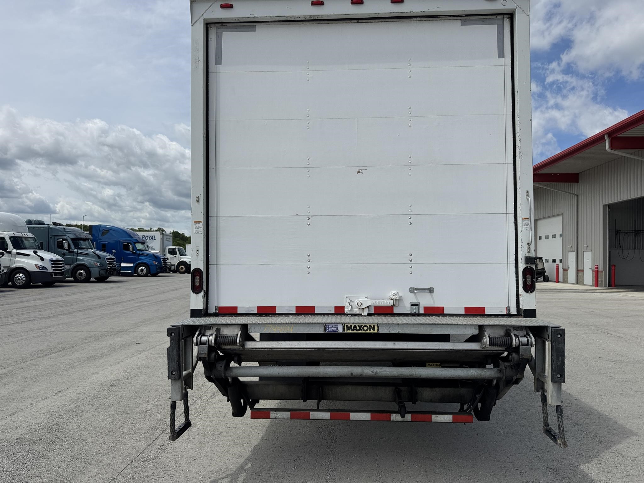 2018 Freightliner eM2 — photo 6