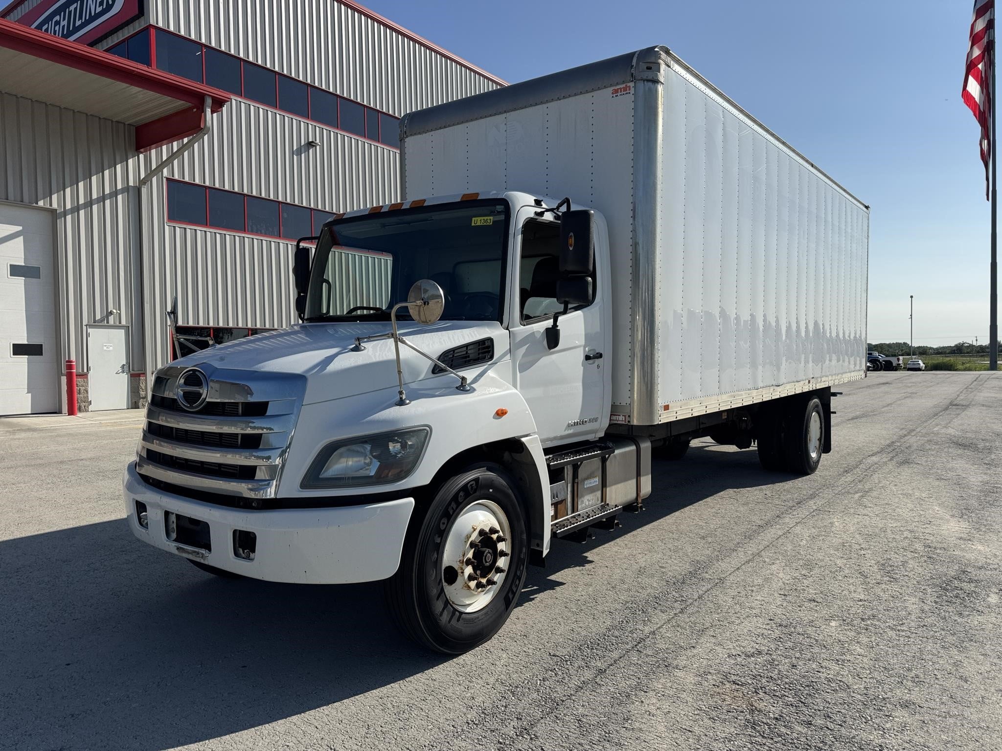 2016 Hino — photo 2