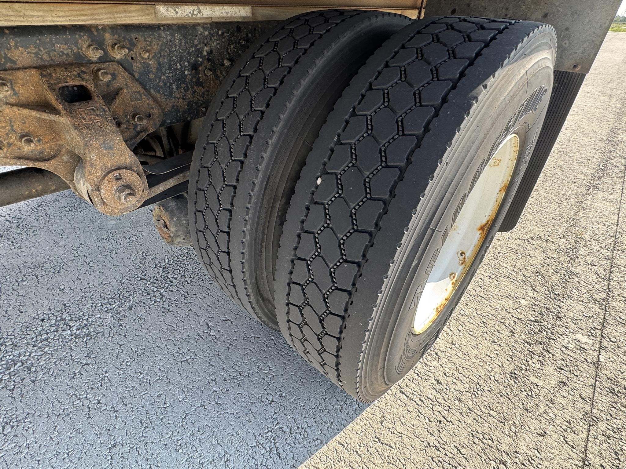 2016 Hino — photo 4