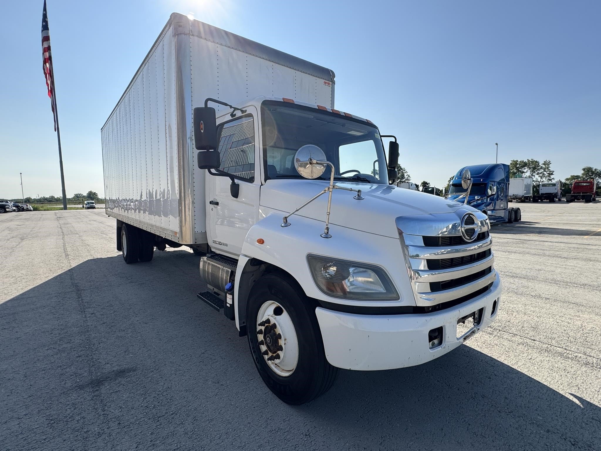 2016 Hino — photo 8