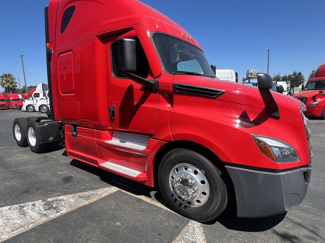 2022 Freightliner Cascadia 126" Sleeper Cab photo 2