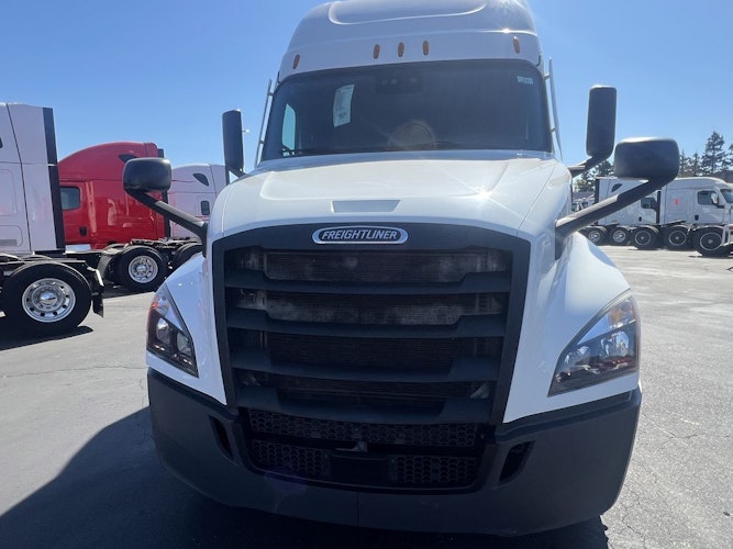 2021 Freightliner Cascadia 126" Sleeper Cab photo 3