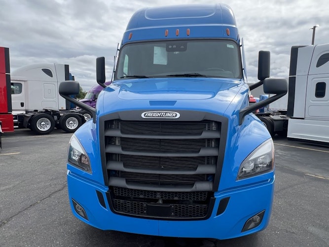2024 Freightliner Cascadia 126" Sleeper Cab photo 3