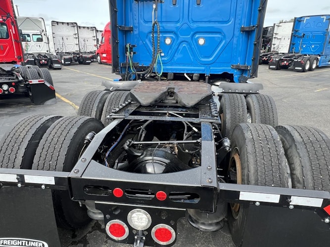 2024 Freightliner Cascadia 126" Sleeper Cab photo 4