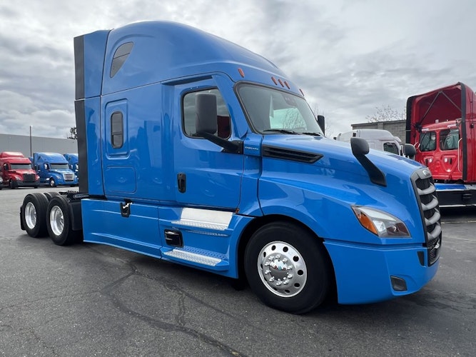 2024 Freightliner Cascadia 126" Sleeper Cab photo 2