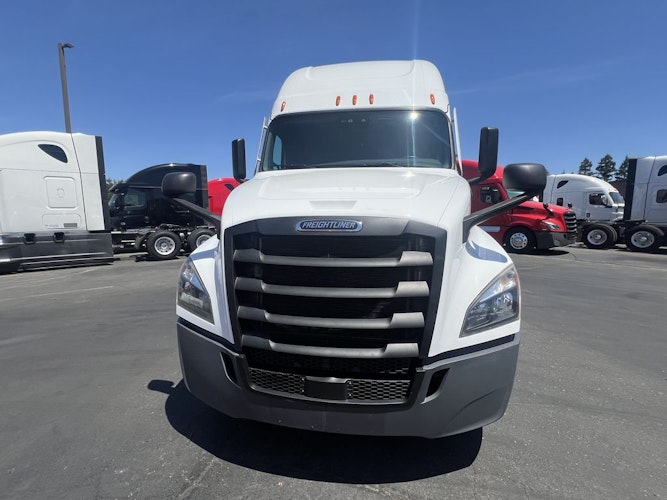 2022 Freightliner Cascadia 126" Sleeper Cab photo 3
